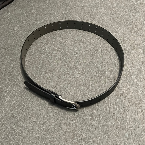 Accessories - Women’s black belt size Large
